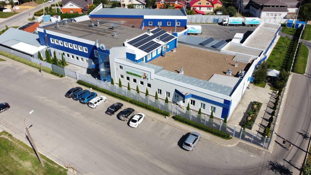 Солнечные панели на крыше производителя природной воды заповедной Марий Эл